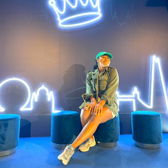 Hello Everyone! I’m Jaymie and I love shopping and selling with you all! 🩵 - Picture 2 of 2